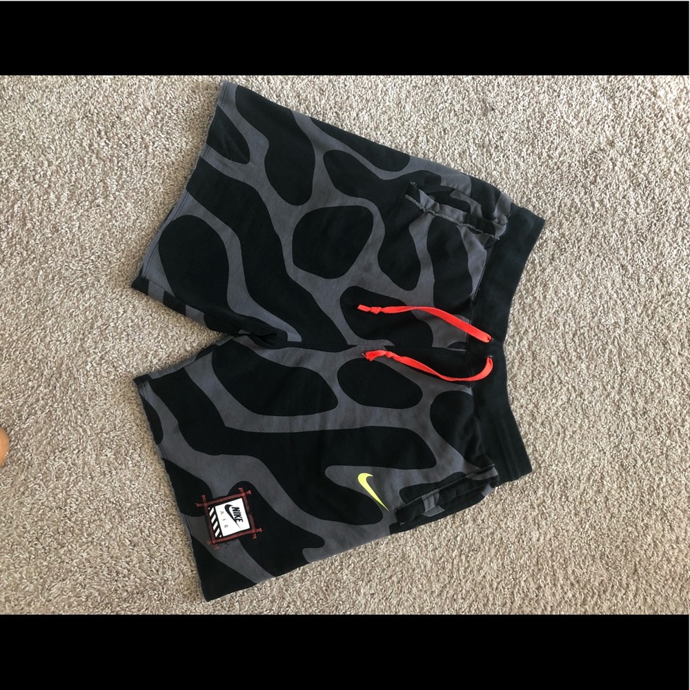 Nike camo sweatshorts